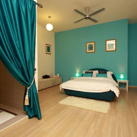 Chymes Hotel Tanjung Bungah  Eksteriør billede