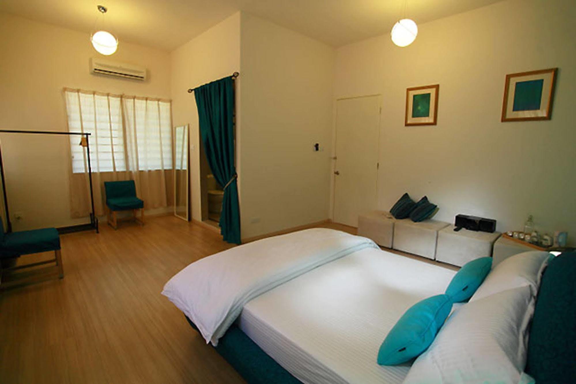 Chymes Hotel Tanjung Bungah  Eksteriør billede
