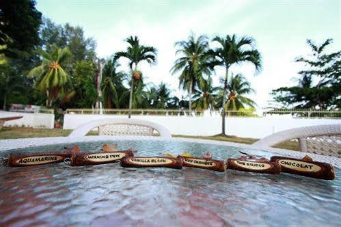 Chymes Hotel Tanjung Bungah  Eksteriør billede
